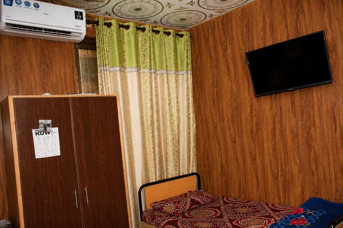 A private patient room at IRADA's Islamabad clinic.